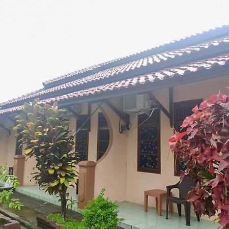 Losmen Yosi Carita Hotel ภายนอก รูปภาพ