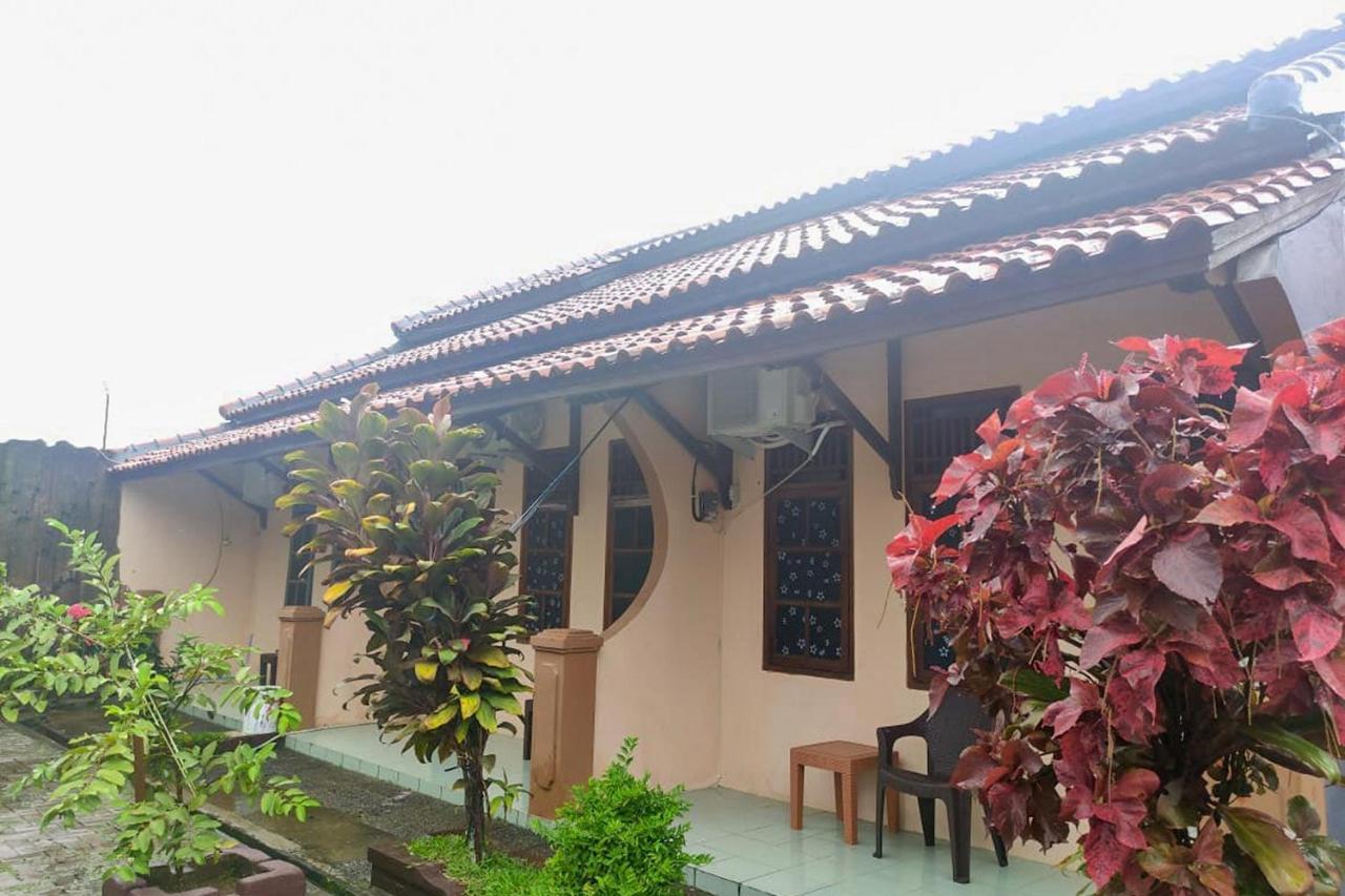 Losmen Yosi Carita Hotel ภายนอก รูปภาพ