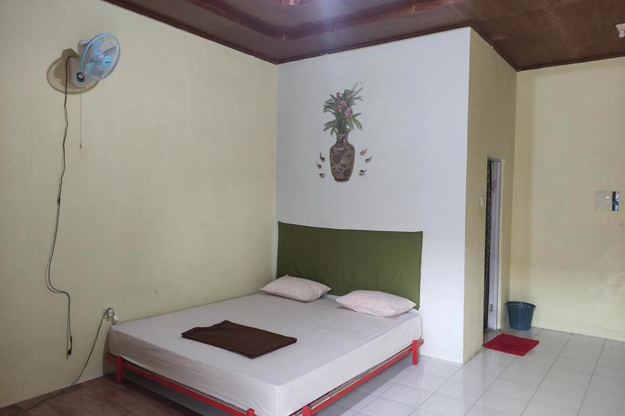 Losmen Yosi Carita Hotel ภายนอก รูปภาพ