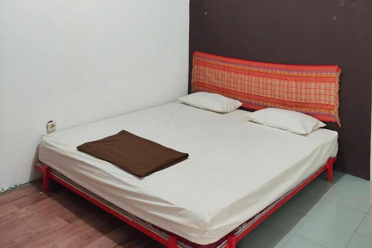 Losmen Yosi Carita Hotel ภายนอก รูปภาพ