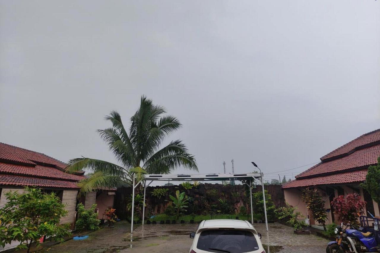 Losmen Yosi Carita Hotel ภายนอก รูปภาพ