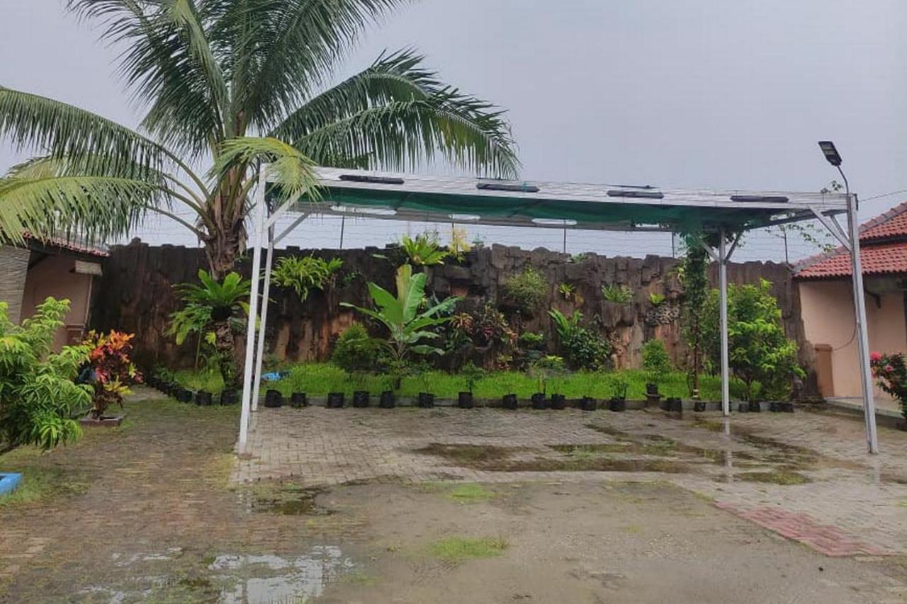Losmen Yosi Carita Hotel ภายนอก รูปภาพ