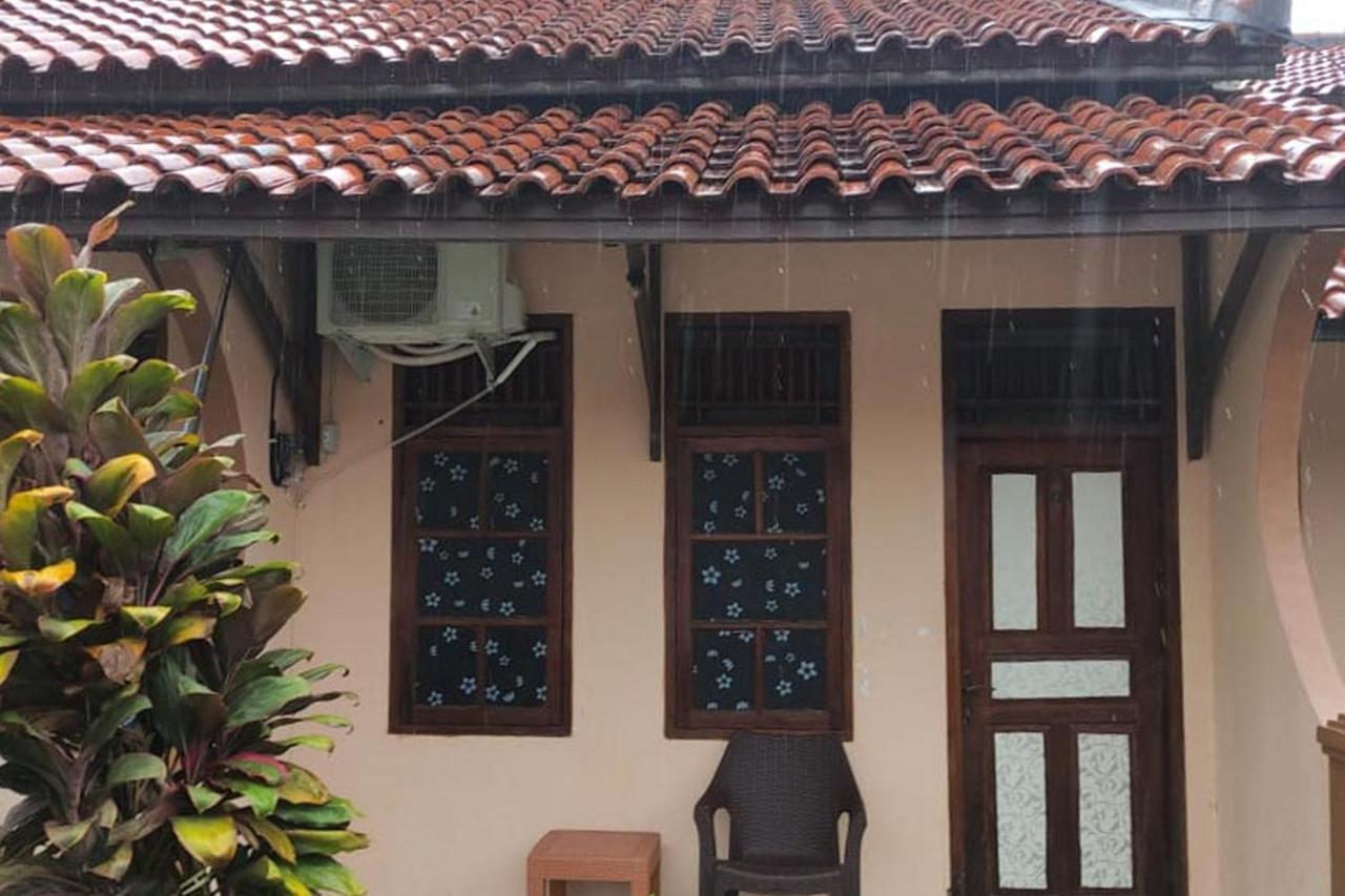 Losmen Yosi Carita Hotel ภายนอก รูปภาพ